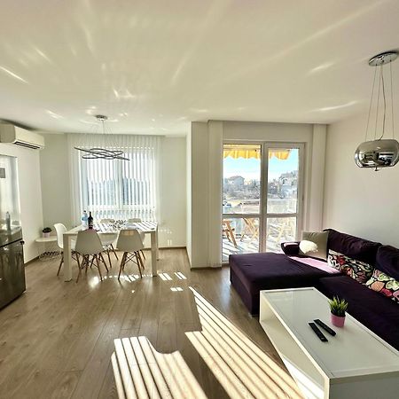 Briz Apartment; 2 Bdr; 6 Guests; Private Parking Βάρνα Εξωτερικό φωτογραφία