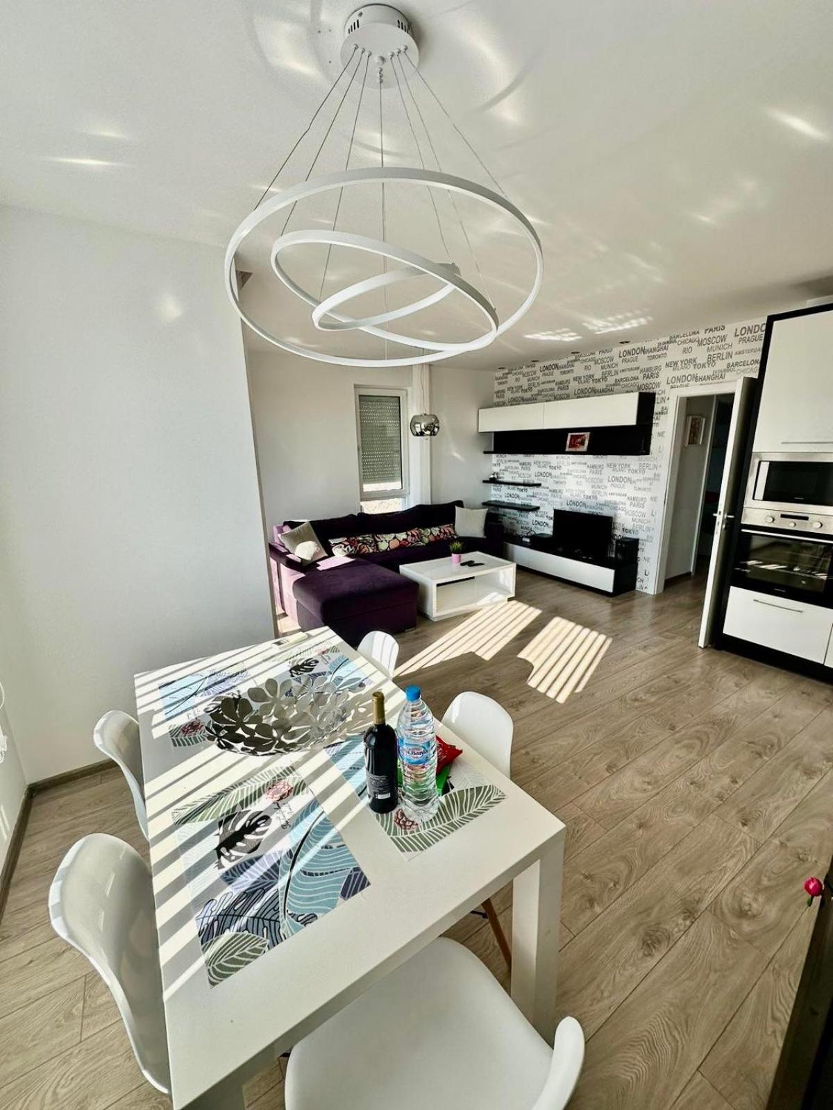 Briz Apartment; 2 Bdr; 6 Guests; Private Parking Βάρνα Εξωτερικό φωτογραφία